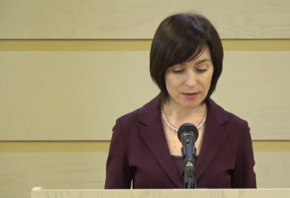 Maia Sandu: "Domnule Pinzari, fiecare actiune ilegala a dvs. din aceaste zile inseamna ani grei de puscarie, pentru complicitate. Sunteti gata sa va asumati acest lucru pentru un bandit? Daca ei vor merge la distrugerea totala a tarii, noi milioane de cetateni vom iesi sa o aparam"