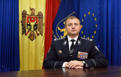 Tinerii de la PAS au venit cu o reactie in versuri, dupa ce Cavcaliuc a scris o poezie: "De esti politist onest, da-ti demisia in protest" - FOTO Tinerii de la PAS au venit cu o reactie in versuri, dupa ce Cavcaliuc a scris o poezie: "De esti politist onest, da-ti demisia in protest" - FOTO