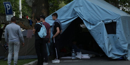FOTO/VIDEO: Corturi din bani publici la protestul organizat de PDM in fata mai multor institutii de stat - ZdG.md FOTO/VIDEO: Corturi din bani publici la protestul organizat de PDM in fata mai multor institutii de stat - ZdG.md