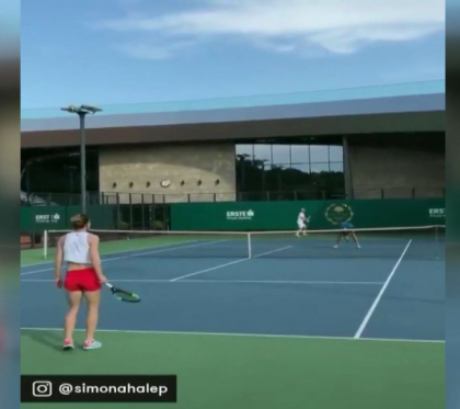 Simona Halep face spectacol si in afara marelor turnee. Tenismena a oferit momente unice alaturi de fostul ei antrenor, Darren Cahill - FOTO Simona Halep face spectacol si in afara marelor turnee. Tenismena a oferit momente unice alaturi de fostul ei antrenor, Darren Cahill - FOTO
