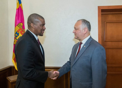 Igor Dodon s-a intalnit cu ambasadorul SUA in RM, Dereck J. Hogan: "Am subliniat ca marsul planificat pentru ziua de 16 iunie, in sustinerea noii guvernari legitime, poarta un caracter exclusiv pasnic" - FOTO Igor Dodon s-a intalnit cu ambasadorul SUA in RM, Dereck J. Hogan: "Am subliniat ca marsul planificat pentru ziua de 16 iunie, in sustinerea noii guvernari legitime, poarta un caracter exclusiv pasnic" - FOTO