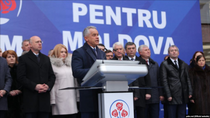 Kommersant: PD va anunta ca cedeaza puterea si deblocheaza cladirea Guvernului. Decizia, luata dupa vizita ambasadorului SUA in Moldova la sediul PD, unde are loc Consiliul Politic National al formatiunii