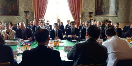 Ministrul de Externe din Guvernul Sandu s-a intalnit in Franta cu 50 de diplomati din statele G7 - zdg.md Ministrul de Externe din Guvernul Sandu s-a intalnit in Franta cu 50 de diplomati din statele G7 - zdg.md