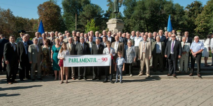 Deciziile CC, criticate si de mai multi deputati ai primului Parlament si coautori ai Constitutiei. Acestia recunosc Guvernul Sandu si cer fostei conduceri sa plece - DOC