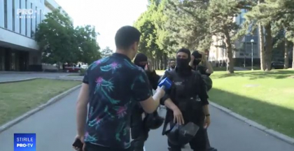 URMARESTE LIVE. Dupa ce democratii au anuntat ca se retrag de la putere, carabinierii deblocheaza ministerele si institutiile de stat