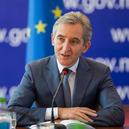 Iurie Leanca despre ultimele decizii ale Curtii Constitutionale: "Sa iei decizii care aduceau tara in pragul unui razboi civil si fara nicio explicatie solida, sa-ti anulezi propriile tale hotarari reprezinta expresia unei lipse totale de responsabilitate si independenta" Iurie Leanca despre ultimele decizii ale Curtii Constitutionale: "Sa iei decizii care aduceau tara in pragul unui razboi civil si fara nicio explicatie solida, sa-ti anulezi propriile tale hotarari reprezinta expresia unei lipse totale de responsabilitate si independenta"