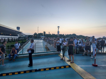 Alerta cu bomba pe Aeroportul International Chisinau. Pasagerii, evacuati - GALERIE FOTO Alerta cu bomba pe Aeroportul International Chisinau. Pasagerii, evacuati - GALERIE FOTO
