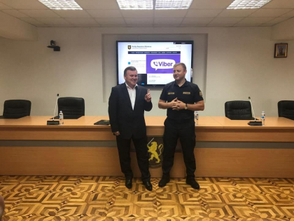 Cum Gheorghe Cavcaliuc si-a luat ramas bun de la politisti: "Va promit sa imi depun toate capacitatile pentru a construi o formatiune politica. Si daca voi nu va veti regasi in politie din diferite motive, sa stiti ca sunteti asteptati si bineveniti in echipa mea" Cum Gheorghe Cavcaliuc si-a luat ramas bun de la politisti: "Va promit sa imi depun toate capacitatile pentru a construi o formatiune politica. Si daca voi nu va veti regasi in politie din diferite motive, sa stiti ca sunteti asteptati si bineveniti in echipa mea"
