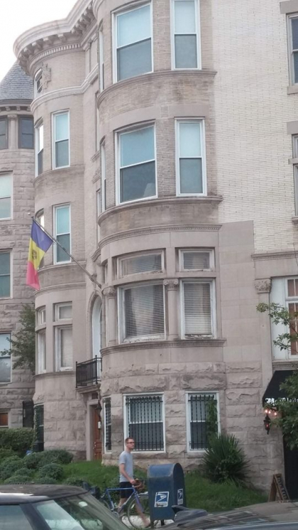 Ministrul Afacerilor Externe a plecat intr-o vizita oficiala in SUA. Nicolae Popescu anunta ca se va intalni cu diaspora de acolo: "Urmeaza cateva zile foarte pline, cu mai multe intalniri si intrevederi oficiale in Washington" Ministrul Afacerilor Externe a plecat intr-o vizita oficiala in SUA. Nicolae Popescu anunta ca se va intalni cu diaspora de acolo: "Urmeaza cateva zile foarte pline, cu mai multe intalniri si intrevederi oficiale in Washington"