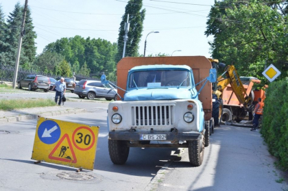 Atentie, soferi. 11 strazi din capitala intra in reparatie. Bugetul alocat - 36 de milioane de lei Atentie, soferi. 11 strazi din capitala intra in reparatie. Bugetul alocat - 36 de milioane de lei
