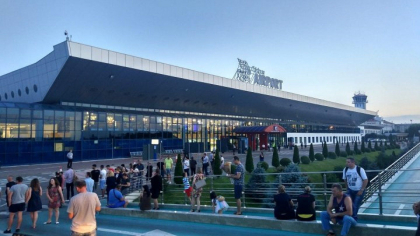 Dumitru Alaiba, la tribuna Parlamentului, despre alerta falsa cu bomba de la aeroport: "Sute de oameni au ramas blocati, au suferit cetateni de-ai nostri si straini. Societatea a intuit ca este o actiune de a sterge urmele. Daca aeroportul era in proprietatea unui om cinstit, era sa se intample asa ceva?"