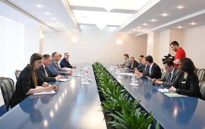 Igor Dodon a avut o intrevedere cu Comisarul European Johannes Hahn, care se afla in Republica Moldova. A participat si ambasadorul UE la Chisinau, Peter Michalko. Despre ce au discutat oficialii - FOTO