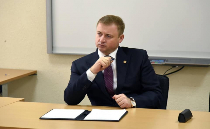 Gheorghe Cavcaliuc cere ajutorul internautilor pentru a gasi o denumire partidului pe care vrea sa il infiinteze. Acestia, nu au ezitat si au venit rapid cu propuneri, iar unele starnesc chiar amuzamentul: "Partidul vreau si eu un miliard" - FOTO Gheorghe Cavcaliuc cere ajutorul internautilor pentru a gasi o denumire partidului pe care vrea sa il infiinteze. Acestia, nu au ezitat si au venit rapid cu propuneri, iar unele starnesc chiar amuzamentul: "Partidul vreau si eu un miliard" - FOTO
