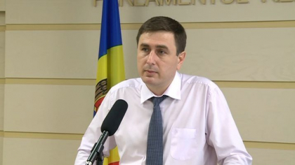 Veaceslav Ionita saluta crearea unei comisii de ancheta a fraudei bancare si spune ca se va implica in activitatea acesteia: "Sper enorm ca voi reusi sa contribui la elucidarea tuturor circumstantelor acestei crime" Veaceslav Ionita saluta crearea unei comisii de ancheta a fraudei bancare si spune ca se va implica in activitatea acesteia: "Sper enorm ca voi reusi sa contribui la elucidarea tuturor circumstantelor acestei crime"