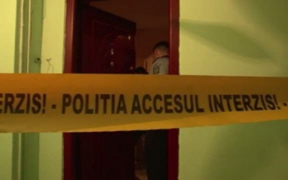 Un barbat, gasit mort intr-un apartament din capitala pe care-l inchiria. Politia spune ca este vorba despre un omor Un barbat, gasit mort intr-un apartament din capitala pe care-l inchiria. Politia spune ca este vorba despre un omor