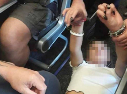 Teroare la bordul unei aeronave. O pasagera a vrut sa intre in cabina pilotilor Teroare la bordul unei aeronave. O pasagera a vrut sa intre in cabina pilotilor