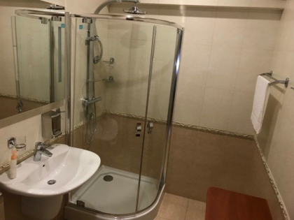 Cu baie, bucatarie si zona de odihna. Cum arata biroul in care muncea Iurie Leanca, fostul viceprim-ministrul al RM - GALERIE FOTO