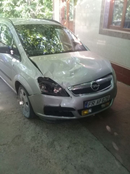 A urcat beat crita la volan si a lovit o femeie care matura strada, iar apoi a fugit de la locul faptei. Femeia, in stare grava la spital - FOTO