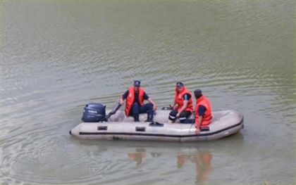 A plecat la scaldat si nu s-a mai intors. Un barbat din Drochia s-a inecat in iaz. Salvatorii cauta corpul neinsufletit A plecat la scaldat si nu s-a mai intors. Un barbat din Drochia s-a inecat in iaz. Salvatorii cauta corpul neinsufletit