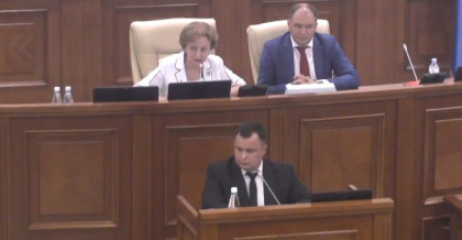 „Omuletii verzi” este o formula la moda. O spune Alexandru Esaulenco, noul director SIS, care sustine ca securitatea tarii noastre este sub control „Omuletii verzi” este o formula la moda. O spune Alexandru Esaulenco, noul director SIS, care sustine ca securitatea tarii noastre este sub control