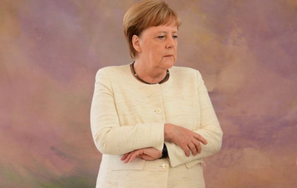 Angela Merkel, vazuta tremurand pentru a doua oara la o intalnire oficiala - VIDEO