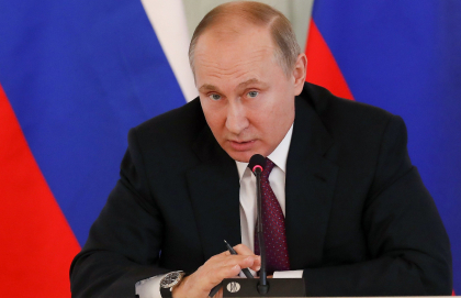Putin il lauda pe Trump pentru politica antimigratie si o critica pe Merkel 