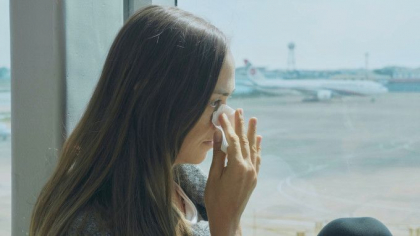 Mama data jos dintr-un avion, pe motiv ca are decolteul prea adanc. „Nu in avionul meu” - FOTO Mama data jos dintr-un avion, pe motiv ca are decolteul prea adanc. „Nu in avionul meu” - FOTO