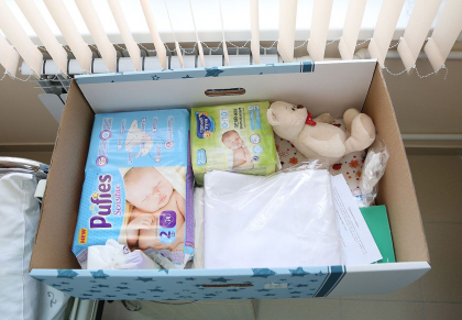 Cutia pentru nou-nascuti, oferita de democrati, inlocuita cu bani. De astazi, indemnizatia unica la nasterea copilului se va majora. Anuntul facut de Ministrul Sanatatii, Ala Nemerenco Cutia pentru nou-nascuti, oferita de democrati, inlocuita cu bani. De astazi, indemnizatia unica la nasterea copilului se va majora. Anuntul facut de Ministrul Sanatatii, Ala Nemerenco