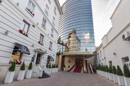 Compania de baza in imperiul imobiliar al lui Vladimir Plahotniuc - sechestrata de procurori. Ce se intampla cu hotelul de lux Nobil si studiourile in care activeaza posturile TV: Prime, Publika, Canal 2 si Canal 3 - DOC/FOTO Compania de baza in imperiul imobiliar al lui Vladimir Plahotniuc - sechestrata de procurori. Ce se intampla cu hotelul de lux Nobil si studiourile in care activeaza posturile TV: Prime, Publika, Canal 2 si Canal 3 - DOC/FOTO