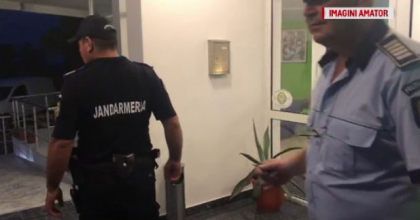 Politist gasit spanzurat in camera de hotel de sotia sa. Ce facuse inainte Politist gasit spanzurat in camera de hotel de sotia sa. Ce facuse inainte