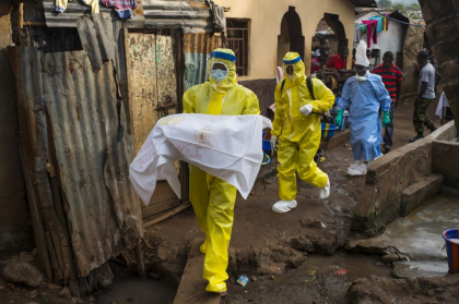 Avertisment privind Ebola: “Suntem pe malul prapastiei. Lucrurile scapa de sub control” - FOTO Avertisment privind Ebola: “Suntem pe malul prapastiei. Lucrurile scapa de sub control” - FOTO