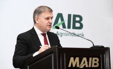MAIB anunta recompensa de 1 milion de lei celor care vor avea informatii privind infractorii care au comis jaful. Decizia "fara precedent" luata de banca, privind clientii carora le-au fost furate bunurile din celulele persoanele MAIB anunta recompensa de 1 milion de lei celor care vor avea informatii privind infractorii care au comis jaful. Decizia "fara precedent" luata de banca, privind clientii carora le-au fost furate bunurile din celulele persoanele