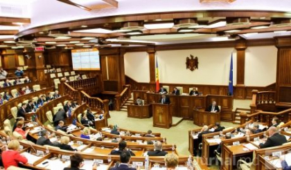 Parlamentul se convoaca astazi intr-o sedinta extraordinara pentru a-l demite pe Eduard Harunjen - DOC