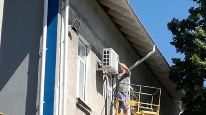 Inspectorul-sef al Politiei din Rezina a demisionat si a plecat cu o masina de avere // A demontat si climatizorul - Anticoruptie.md Inspectorul-sef al Politiei din Rezina a demisionat si a plecat cu o masina de avere // A demontat si climatizorul - Anticoruptie.md