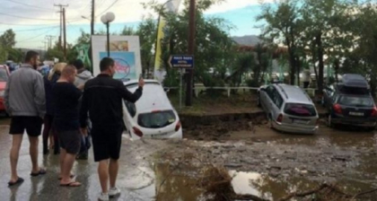 2 romani morti in Grecia, in urma unei tornade devastatoare. Alti 4 turisti decedati, zeci de raniti - VIDEO/FOTO 2 romani morti in Grecia, in urma unei tornade devastatoare. Alti 4 turisti decedati, zeci de raniti - VIDEO/FOTO