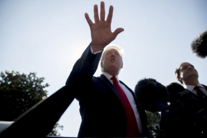 Trump laseaza o operatiune de arestare a imigrantilor ilegali. Multi primari se opun Trump laseaza o operatiune de arestare a imigrantilor ilegali. Multi primari se opun