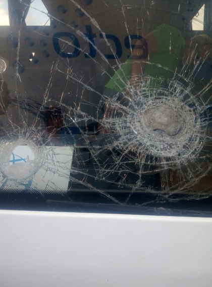 Au avut o calatorie de cosmar. O femeie povesteste cum parintii acesteia s-au intors la Chisinau cu autocarul din Zatoka: "Doi barbati au iesit pe drum si au inceput sa arunce cu pietre. Au stricat geamurile si au ranit soferul" - GALERIE FOTO