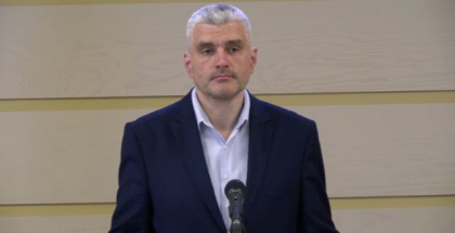 Ce spune Alexandru Slusari, despre intentia Parlamentului de a cumpara un aparat de fotografiat de 8 mii de euro: "Prima mea reactie a fost desigur ca este o cifra exagerata si eu nu inteleg aceasta achizitie" Ce spune Alexandru Slusari, despre intentia Parlamentului de a cumpara un aparat de fotografiat de 8 mii de euro: "Prima mea reactie a fost desigur ca este o cifra exagerata si eu nu inteleg aceasta achizitie"