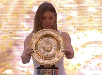 Simona Halep a prezentat, pe National Arena, trofeul Wimbledon: “Orice e posibil daca noi credem in noi” - GALERIE FOTO