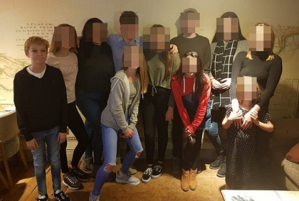 Un baiat de 14 ani, batjocorit la scoala, s-a sinucis in fata colegilor lui Un baiat de 14 ani, batjocorit la scoala, s-a sinucis in fata colegilor lui