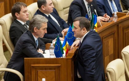 Prima aparitie a lui Iurie Leanca, dupa ce democratii au plecat de la guvernare. Ce spune despre Vlad Filat: "Sper ca dansul nu va inventa anumite chestii. Vreau sa spun ca mi s-au propus si bani foarte mari ca sa plec din PLDM" Prima aparitie a lui Iurie Leanca, dupa ce democratii au plecat de la guvernare. Ce spune despre Vlad Filat: "Sper ca dansul nu va inventa anumite chestii. Vreau sa spun ca mi s-au propus si bani foarte mari ca sa plec din PLDM"