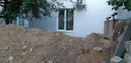 O bomba din al Doilea Razboi Mondial, gasita de cativa muncitori in timpul sapaturilor, in centrul capitalei. Medicii, politistii, salvatorii si genistii - chemati la fata locului - GALERIE FOTO