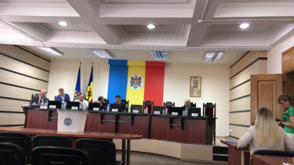 Dorin Cimil, propus pentru functia de presedinte al CEC, Vladimir Sarban - vicepresedinte, iar Maxim Lebedinschi - secretar CEC Dorin Cimil, propus pentru functia de presedinte al CEC, Vladimir Sarban - vicepresedinte, iar Maxim Lebedinschi - secretar CEC