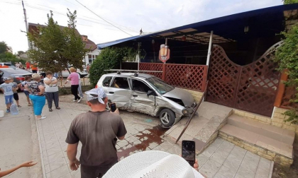Accident grav la Leova: Doua masini, facute zob - FOTO Accident grav la Leova: Doua masini, facute zob - FOTO