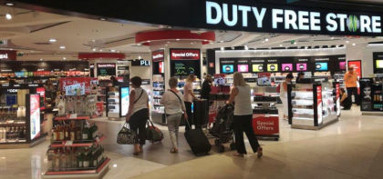 Magazinele duty free, amenajate in regiunea transnistreana, vor fi inchise, iar altele noi nu vor mai putea fi deschise. Deputatii au schimbat legislatia, pentru ca acestea ar lasa loc de coruptie si contrabanda de tutun Magazinele duty free, amenajate in regiunea transnistreana, vor fi inchise, iar altele noi nu vor mai putea fi deschise. Deputatii au schimbat legislatia, pentru ca acestea ar lasa loc de coruptie si contrabanda de tutun