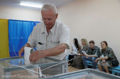 Ucrainenii voteaza in cadrul alegerilor legislative anticipate Ucrainenii voteaza in cadrul alegerilor legislative anticipate