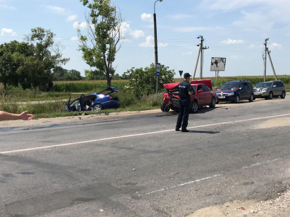Accident grav la Rascani cu 5 masini implicate. O femeie, transportata la spital. Politia e la fata locului - GALERIE FOTO Accident grav la Rascani cu 5 masini implicate. O femeie, transportata la spital. Politia e la fata locului - GALERIE FOTO