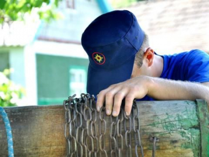 Un barbat a cazut intr-o fantana cu o adancime de 25 de metri la Leova Un barbat a cazut intr-o fantana cu o adancime de 25 de metri la Leova