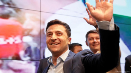 Ucraina: Partidul presedintelui Zelenski conduce in alegerile parlamentare anticipate. Primele cifre oficiale Ucraina: Partidul presedintelui Zelenski conduce in alegerile parlamentare anticipate. Primele cifre oficiale