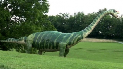 Un cunoscut om de afaceri din America si-a construit in curte un Jurassic Park Un cunoscut om de afaceri din America si-a construit in curte un Jurassic Park